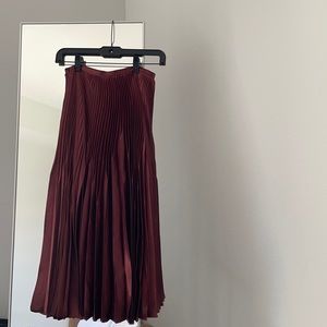 Vince pleaded burgundy skirt
